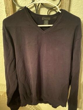 jf j.ferrar Men’s V-Neck Sweater -black